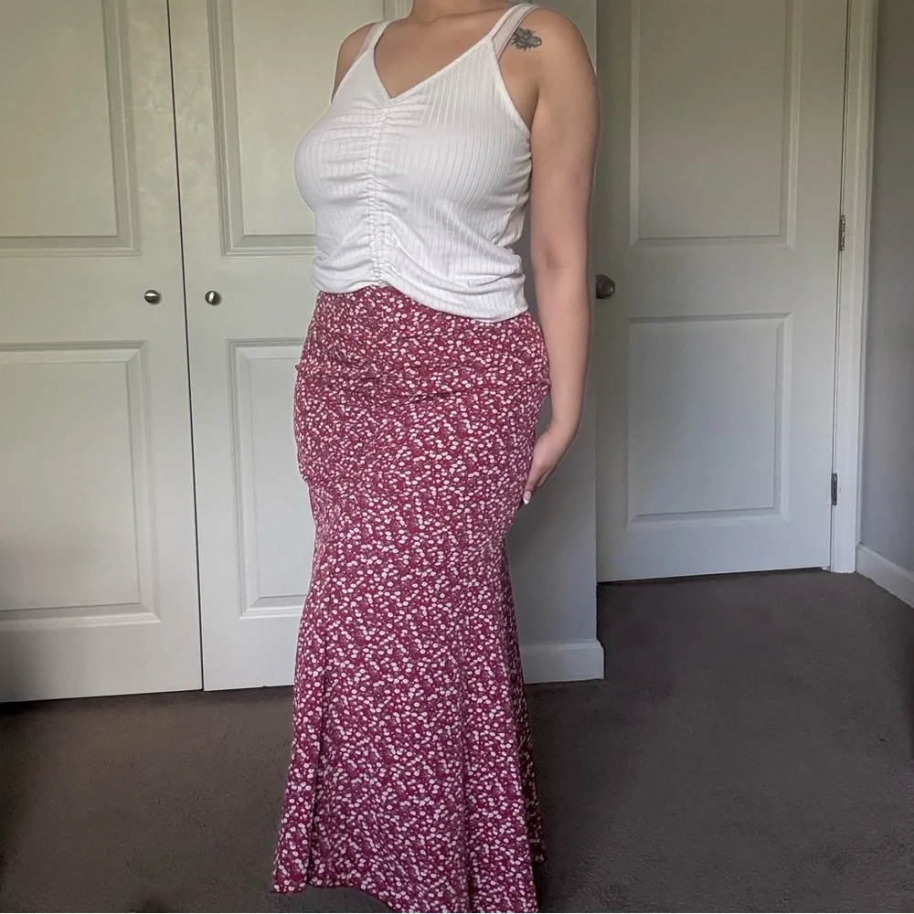 Floral Red Midi Mermaid Skirt with Slit - Picture 2 of 7